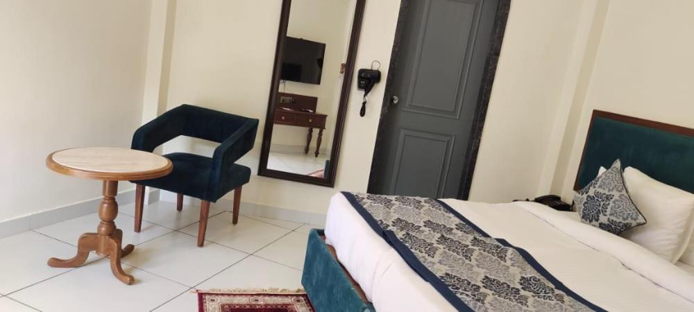 Hotel Traavista Aravali Mahal Udaipur Exterior foto